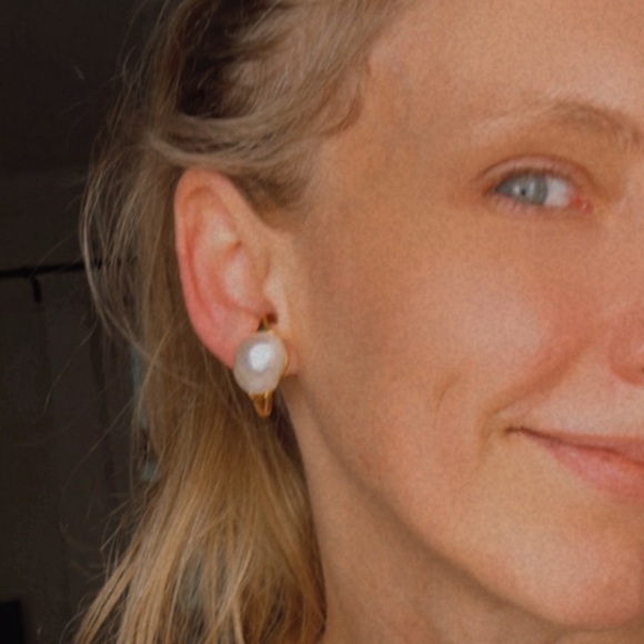 Vintage Tiffany & Co. Elsa Peretti Baroque Pearl Cuff 18k Yellow Gold Earrings - Picture 4 of 10